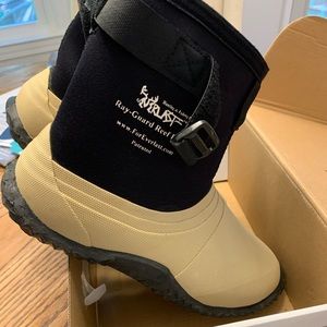 Men’s Ray-guard reef boots - size 9